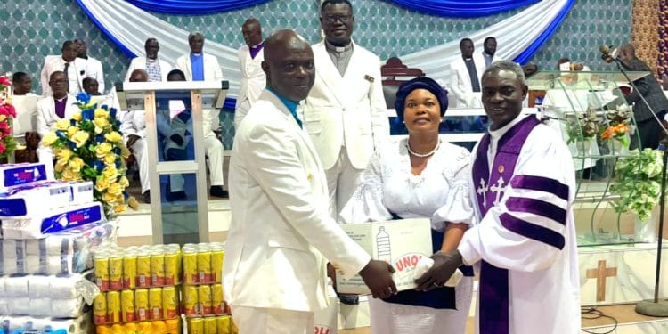 CDC CHAIRMAN APOSTLE ALEX AIDOO DONATES TO SICK MEMBERS @ 66TH CHURCH ANNIVERSARY