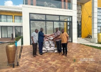 V/R Council of State Member Donates Relief Items to Victims of Tidal Waves 