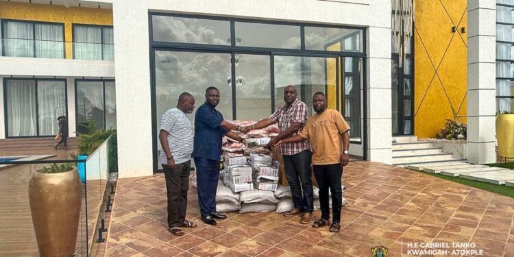 V/R Council of State Member Donates Relief Items to Victims of Tidal Waves