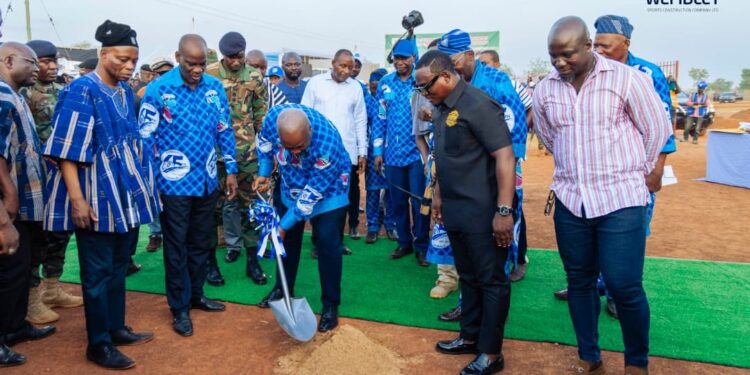 Mahama Cuts Sod For A Massive Sports Complex In His Former School GHANASCO